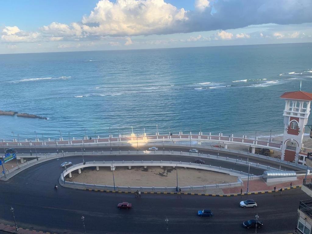 Panoramic Sea View Zamzm Flat Miami Family شقة فندقية زمزم بانورما بشاطئ ميامي - الاسكندرية صف اول مباشر علي بحر - عائلات فقط Alexandria Bagian luar foto