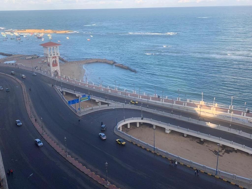 Panoramic Sea View Zamzm Flat Miami Family شقة فندقية زمزم بانورما بشاطئ ميامي - الاسكندرية صف اول مباشر علي بحر - عائلات فقط Alexandria Bagian luar foto